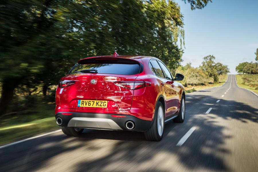  Alfa Romeo Stelvio (949) 2017 года  (UK) (фото 40 из 41)
